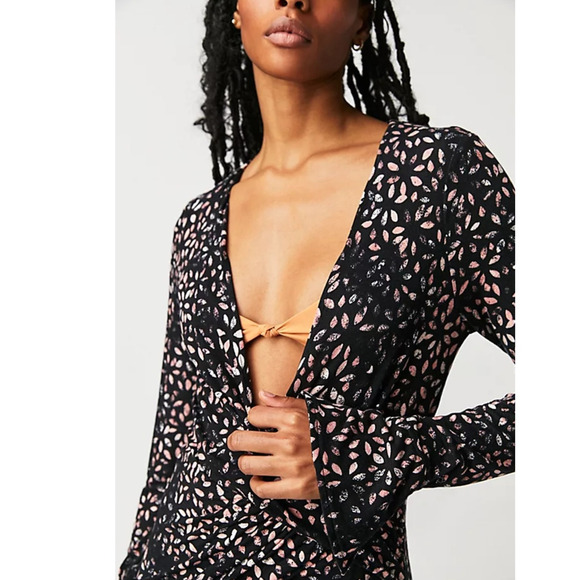New Free People Shayla Wrap Midi Dress $128  LARGE  Black and Pink Combo V-neck - Picture 2 of 7